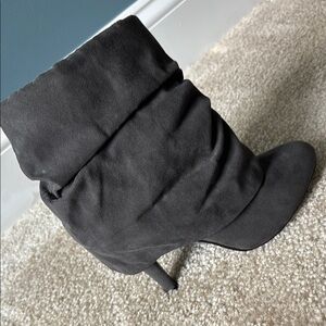 Elegant Gray Women's Suede Boots